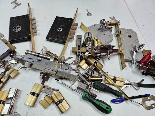 Cerrajeros Madrid Abrehogar 24 Horas