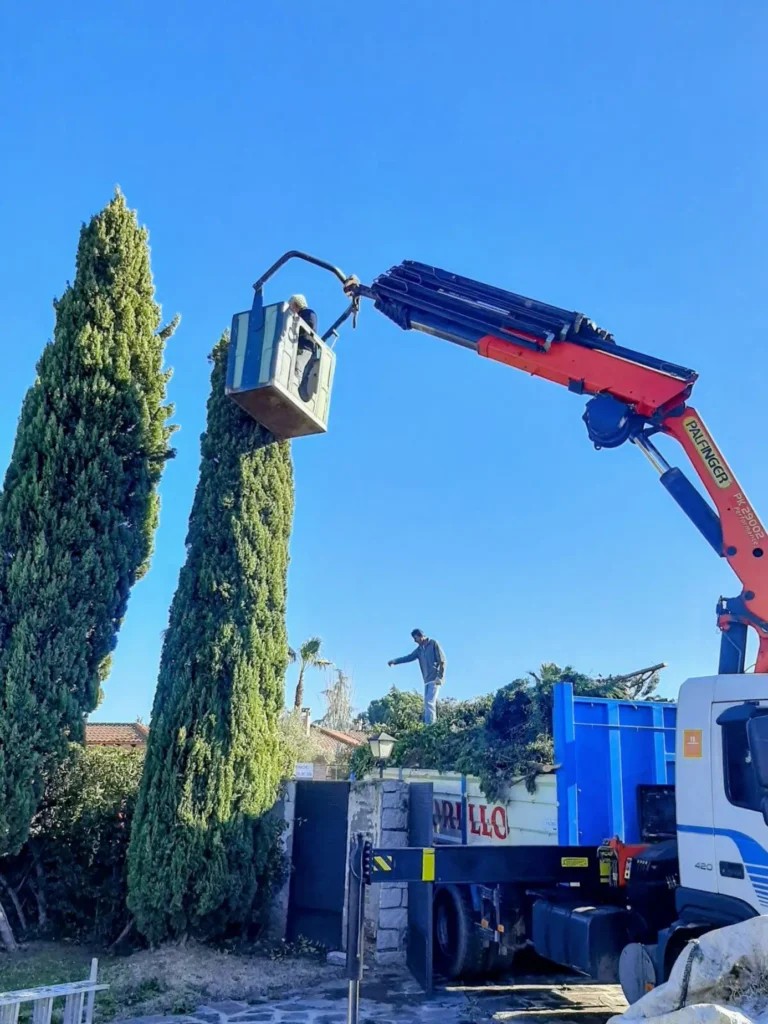 EXCAVACIONES-Y-TRANSPORTES-HERMANOS-MORILLO-SL-1.webp
